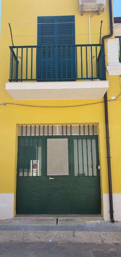 Casa Vacanza A Punta Secca Luaran gambar