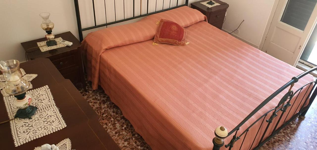 Casa Vacanza A Punta Secca Luaran gambar